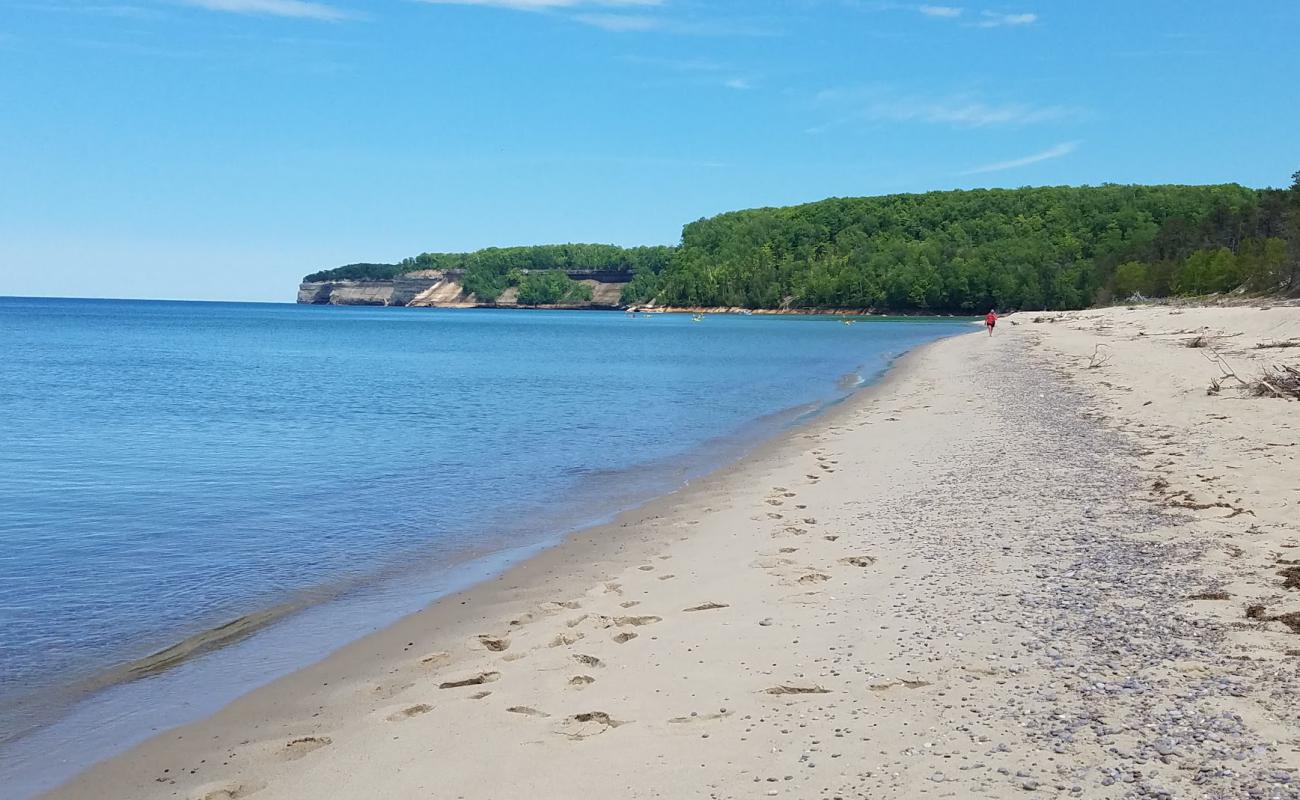 Foto af Miners Beach med lys sand overflade