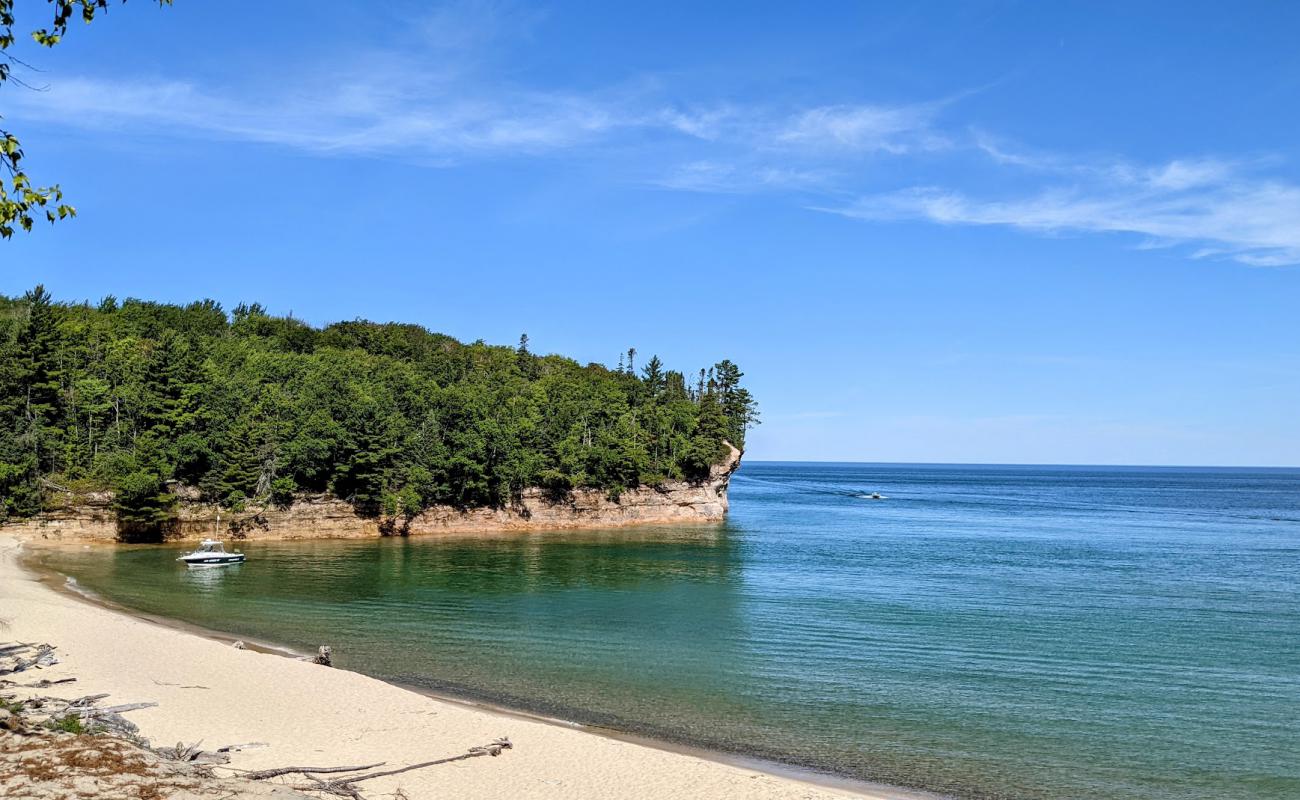 Foto af Chapel Beach med lys sand overflade