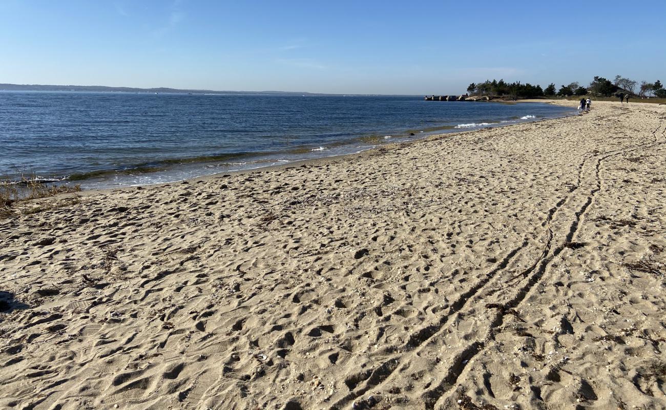 Foto af Sandy hook beach med lys sand overflade