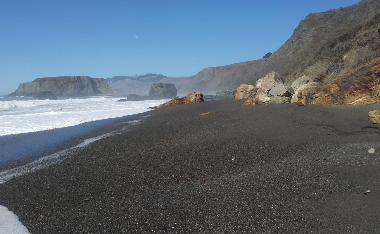 Foto af Blind Beach med grå sand overflade