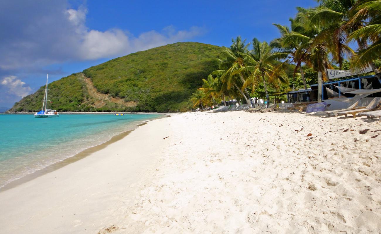 Foto af White Bay beach II med lys fint sand overflade