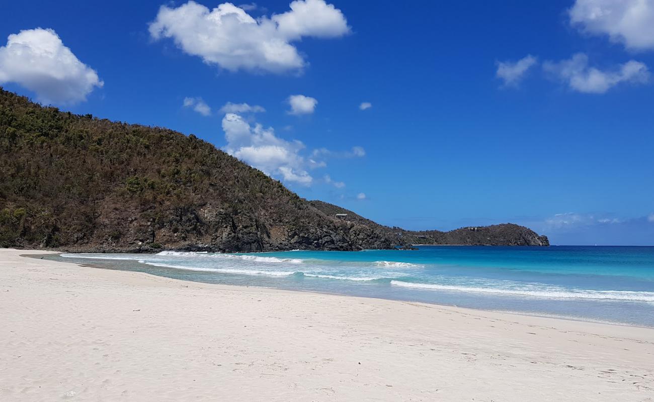 Foto af Josiah's Bay beach med lys fint sand overflade