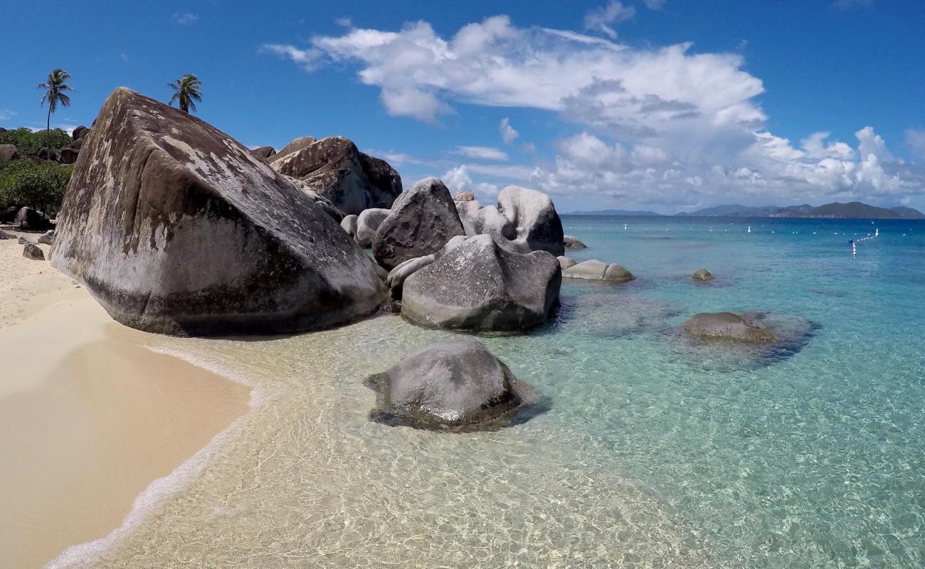 Foto af The Baths beach med lys fint sand overflade