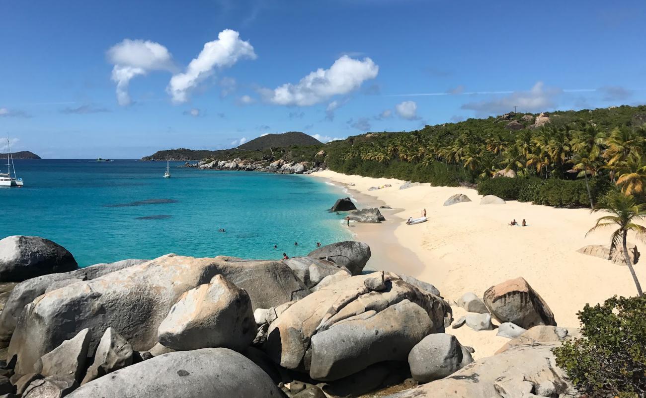 Foto af Sol Y Sombra Strand med lys fint sand overflade